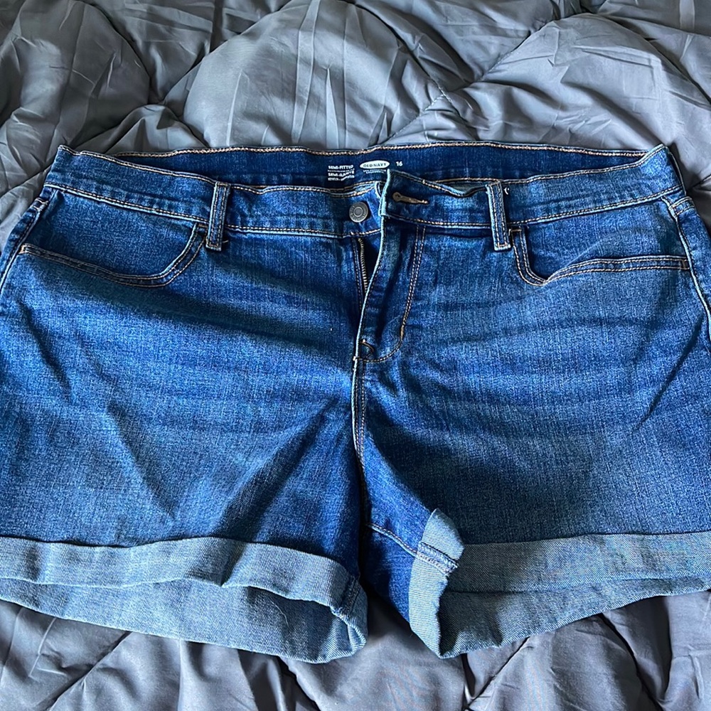 Old navy semi fitted jean shorts